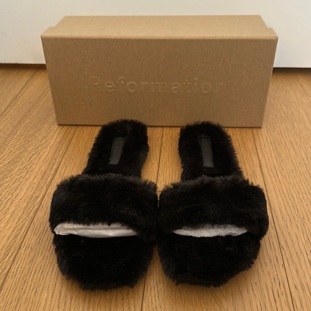 Never worn Reformation Lottie Slide